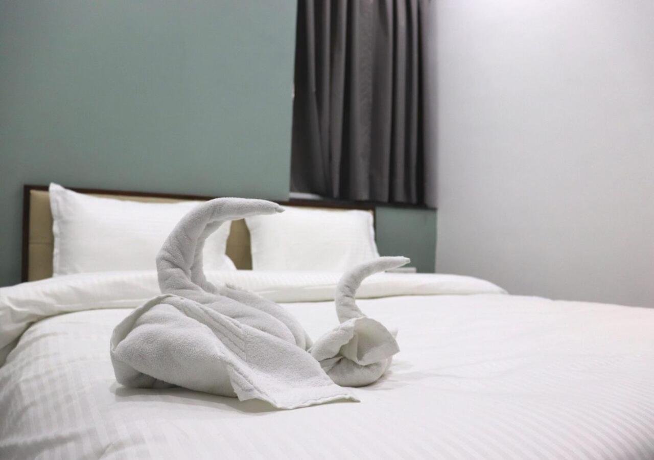 Sharman Suites Pune Esterno foto