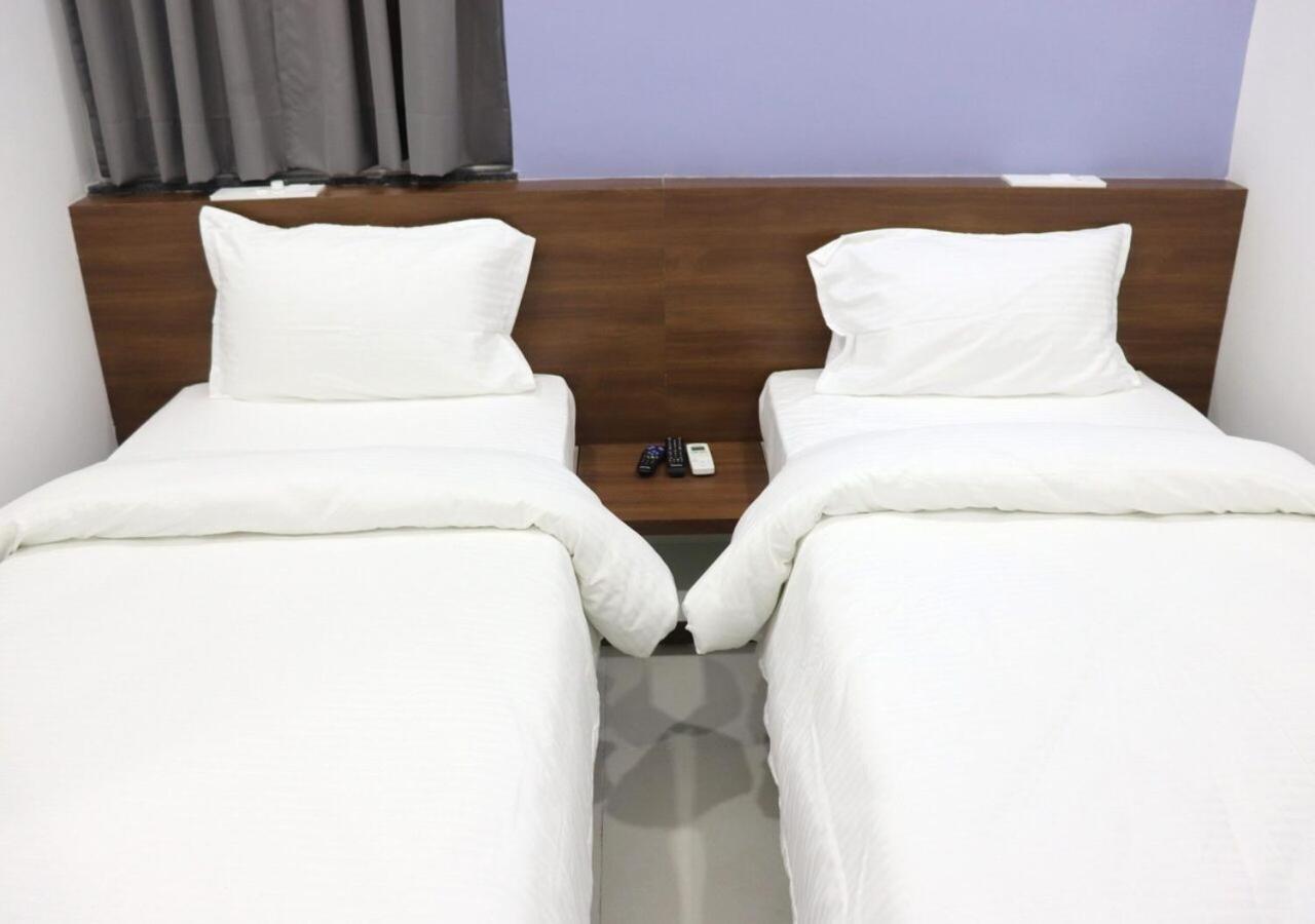 Sharman Suites Pune Esterno foto